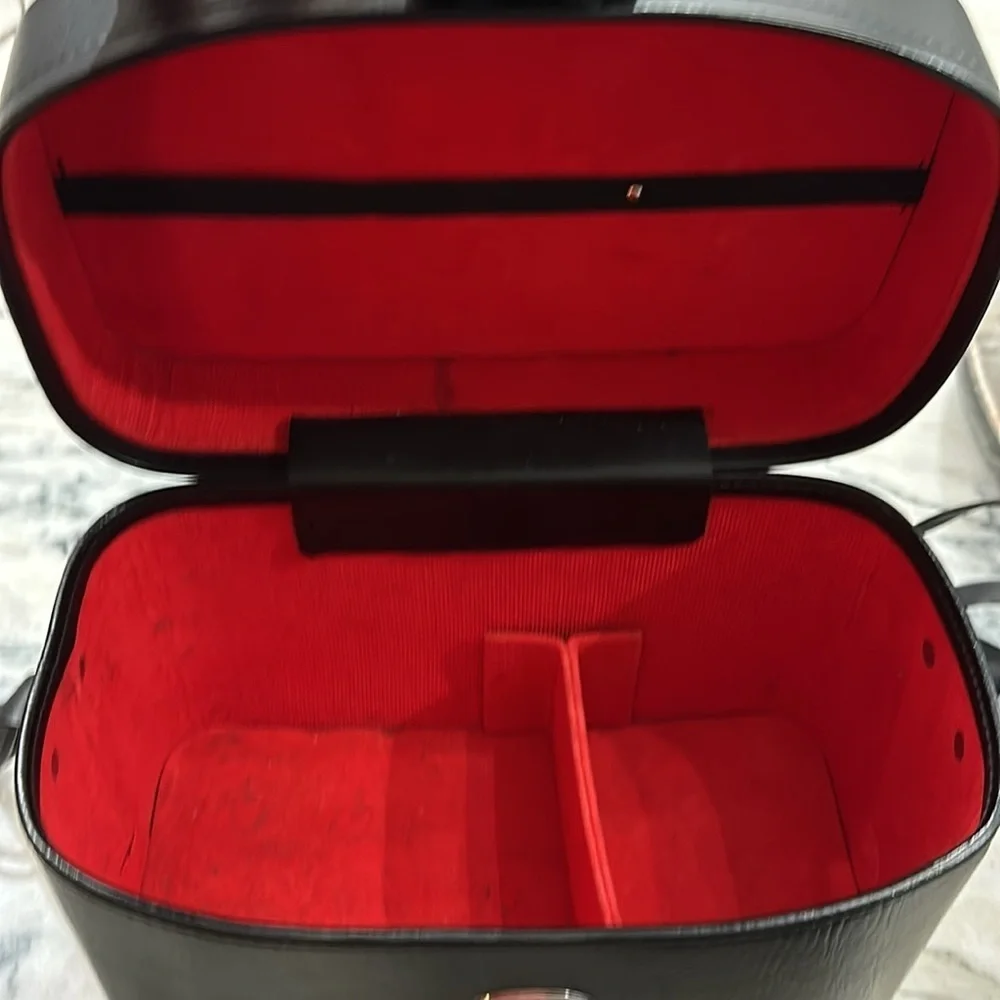 Vivitar Lot of 3 lenses w/cases cleaning items & large camera case Made In Japan